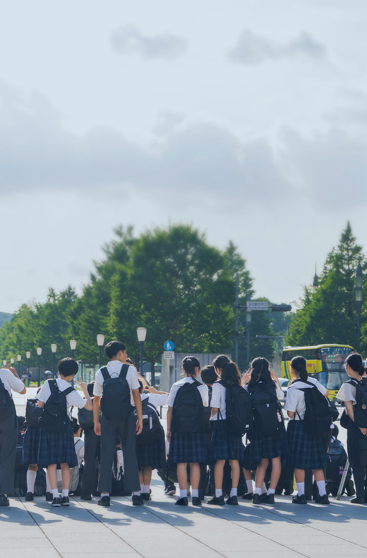 旅行中の学生の写真